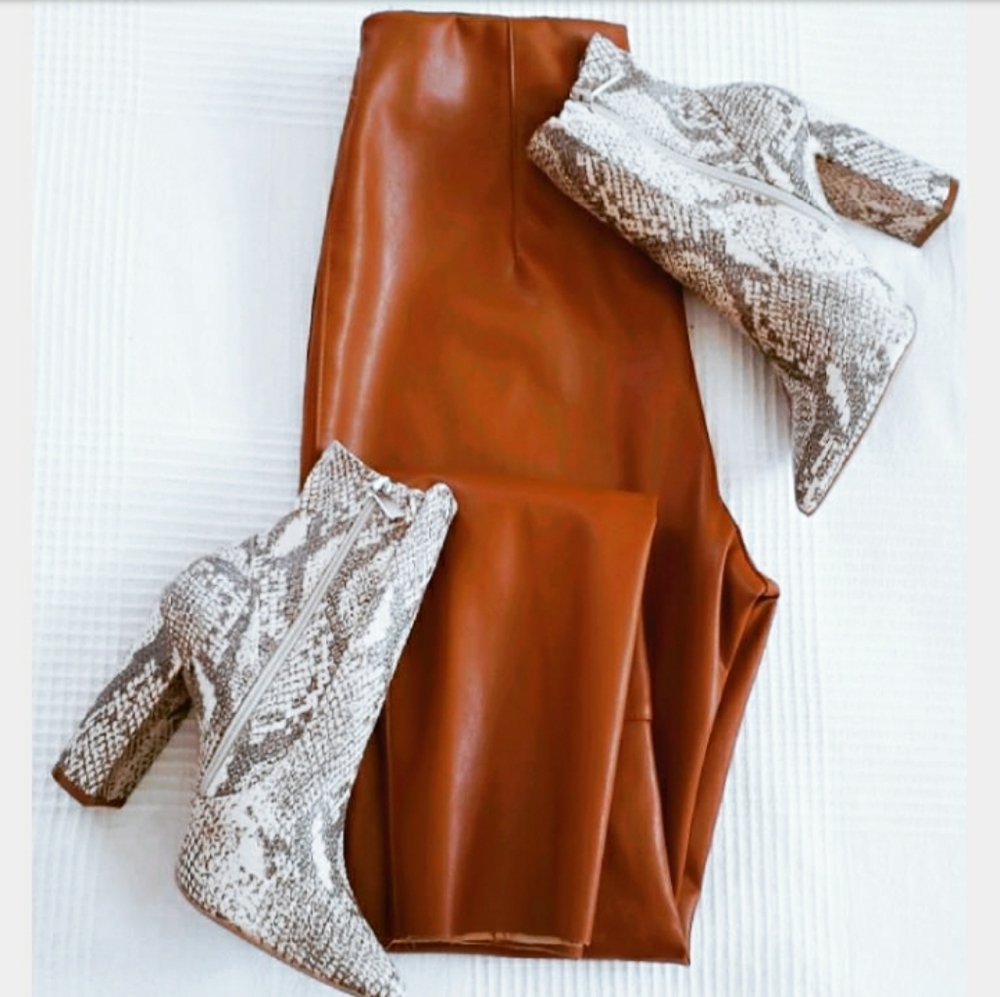 🆕️The New York//grey snake print boot - Picture 6 of 8